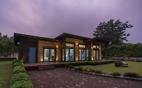 Saffronstays Paradise Pines, Dehradun - Cliff Villa With Valley & Forest Views